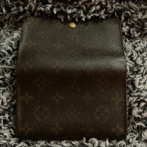 LOUIS VUITTON WALLET - Picture 6 of 9
